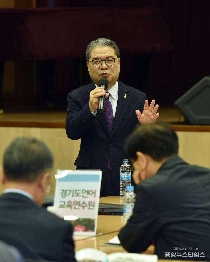 이재정 경기도교육감은 경기도교육연수원에서 열린 '2019 경기도교육청 연수기관 역량강화 직무연수' 특강에서 "2019년은 민선 혁신교육감 10년, 혁신학교 10년을 맞아 깊은 성찰과 평가가 필요한 시기"라고 강조했다./사진=경기도교육청
