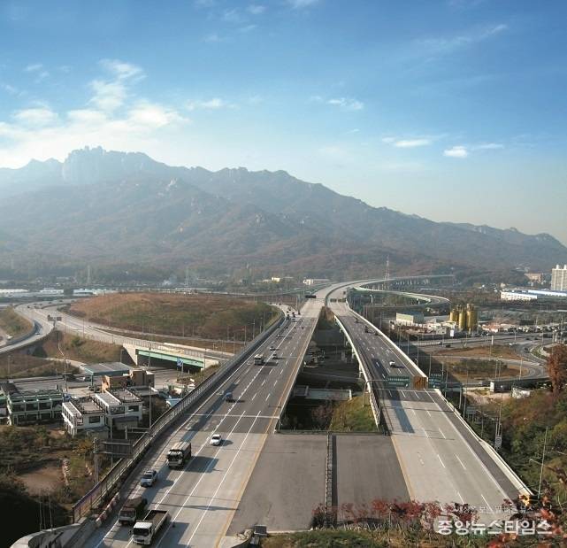 서울외곽순환고속도로 사패산터널 구간 모습