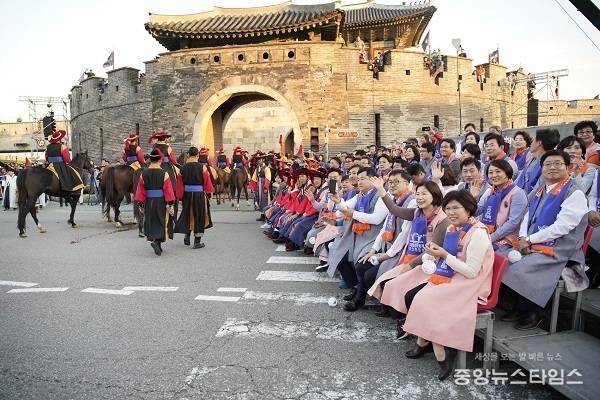 정조대왕 능행차특별관람석 모습