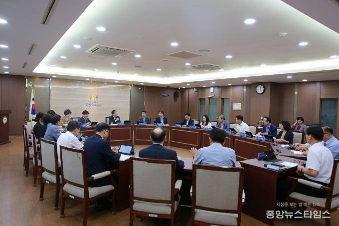 제13호 태풍 ‘링링’ 북상에 따른 태풍피해를 예방하고 비상상황에 대비하기 위해 과·동장 긴급 점검회의를 진행했다. (사진=장안구청)