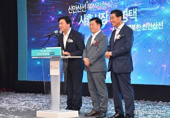 9일 오후 안산시청 민원동 2층 대회의실에서 열린 ‘신안산선 복선전철 착공식’에서 임병택 시흥시장이 환영사를 하고 있다. (시흥시 제공)
