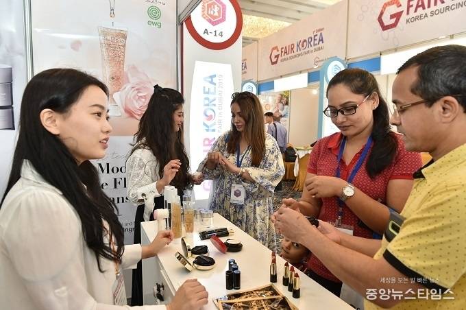 경기도는 지난 24~25일 이틀 간 크라운 플라자 두바이 데이라 호텔에서 ‘2019년 G-FAIR 두바이’를 개최한 결과, 32만5천 달러의 현장계약을 비롯해 총 4천2백만 달러 규모의 계약 추진실적을 달성했다. (사진=경기도)