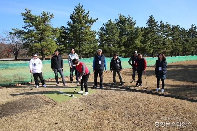 파크골프 경기 모습. / 사진=경기도장애인체육회
