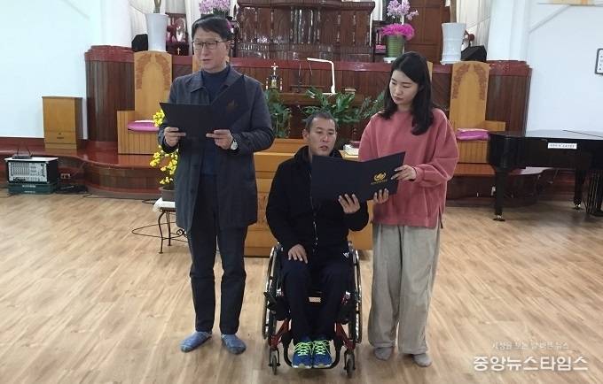 오완석 경기도장애인체육회 사무처장이 인권 경영 선포 선서를 하고 있다. / 사진=경기도장애인체육회