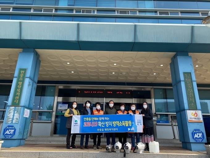 평택시 안중읍 코로나19 확산 방지 관내 학원 방역 봉사 활동. (사진=평택시)