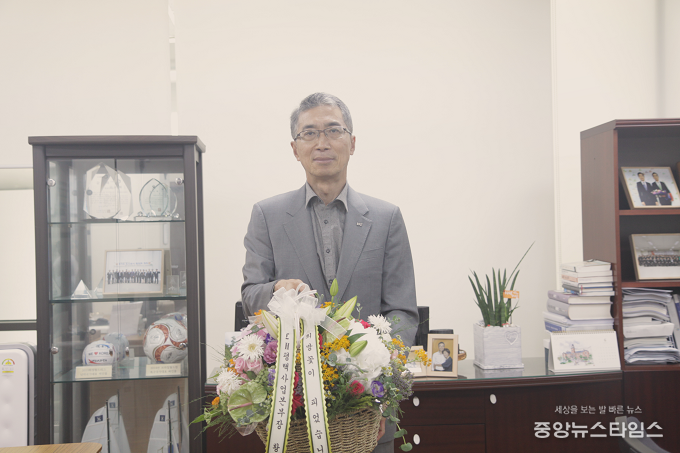 유효열 화성도시공사 사장이 플라워 버킷 챌린지에 동참했다.