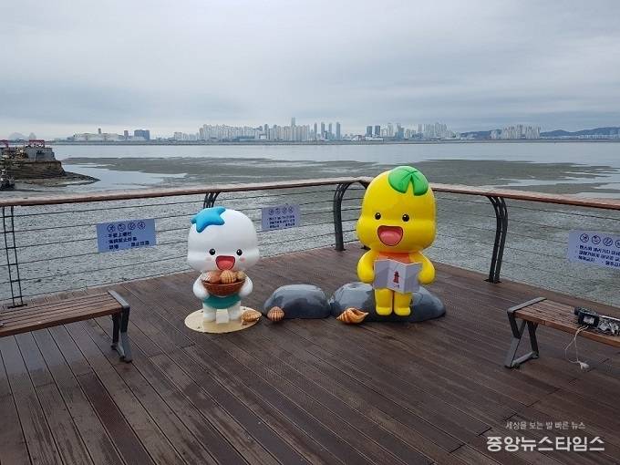 오이도 빨강등대-해로토로. (시흥시 제공)