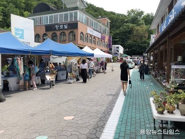 제1회 이천 사기막골 도예촌 공유마켓 행사. (사진=경상원)