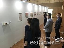 정장선 시장 아동미술교류전 방문