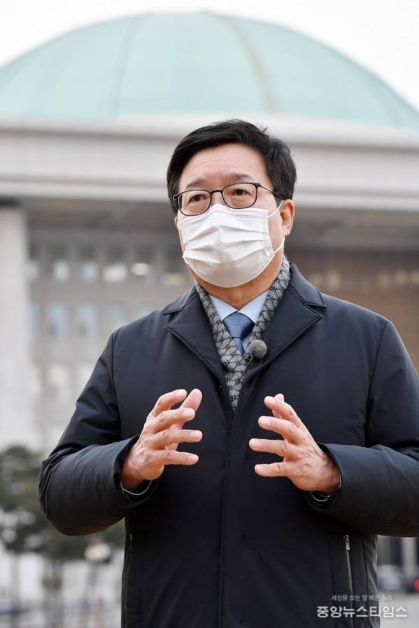 지난 9일 국회에서 염태영 수원시장이 지방자치법 전부개정안 통과의 필요성에 대해 말하고 있다.(사진=수원시)