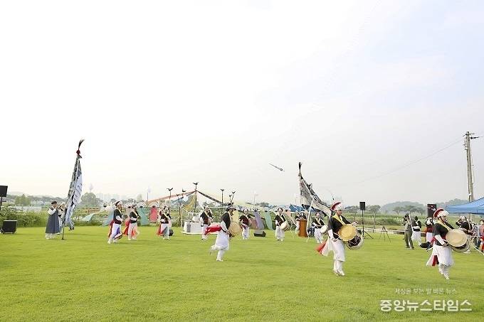 지난 6월 14일 열린 호조벌 300주년기념사업인 '단오' 쉼의 숨 공연 모습.(사진=시흥시)