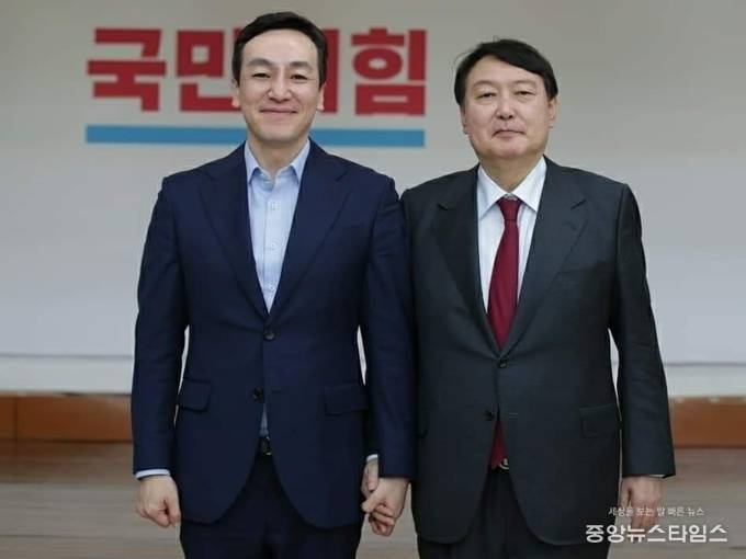 김민수 국민의힘 분당을 당협위원장(좌)과 윤석열 국민의힘 대선 후보