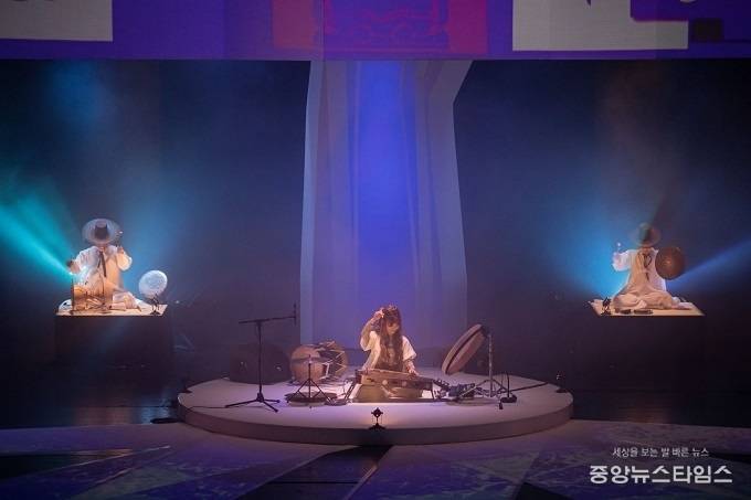 경기아트센터는 오는 16일 공연 ‘비손(Two hands)’을 대극장에서 선보인다. (사진제공=경기아트센터)