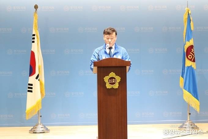 경기도의회 교육행정위원회 남종섭 의원은 27일 경기도의회에서 기자회견에서 3선 도전 의사를 밝히고 있다.(사진=남종섭 경기도의원 제공)