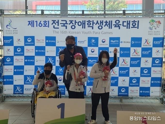수영 하다은(가운데학생)