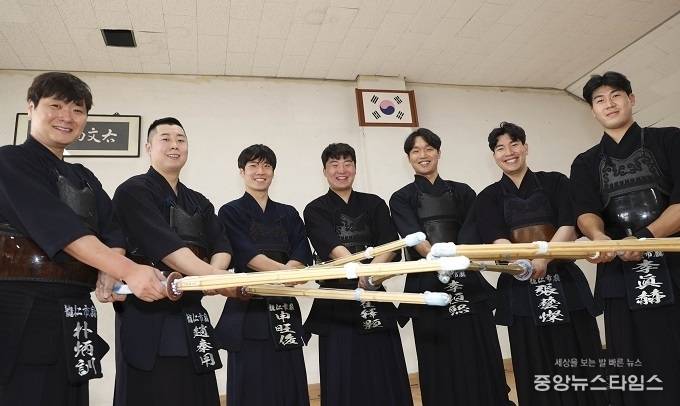 용인시 직장운동경기부 검도팀 단체사진.(용인시 제공)