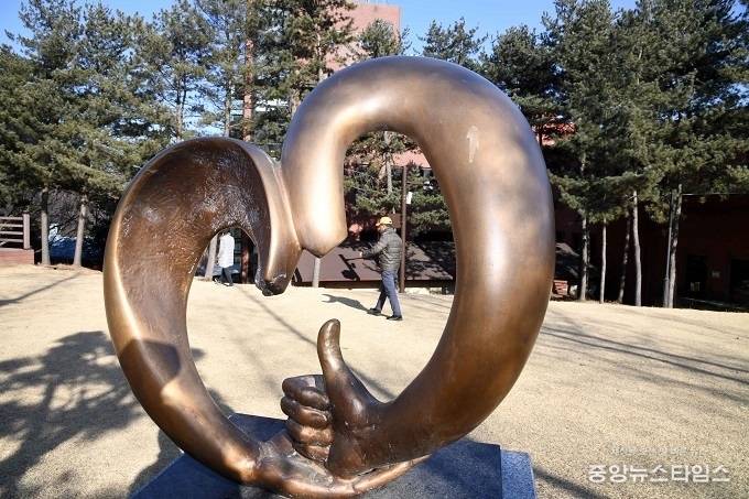 시흥시 소래산 놀자숲에 꿈틀대는 봄의 희망.(시흥시 제공)