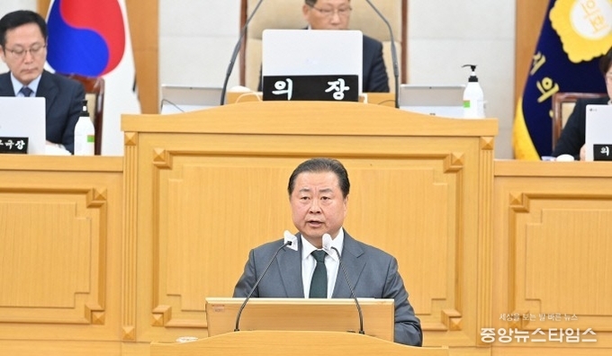 파주시의회에 참석한 김경일 시장.(파주시 제공)