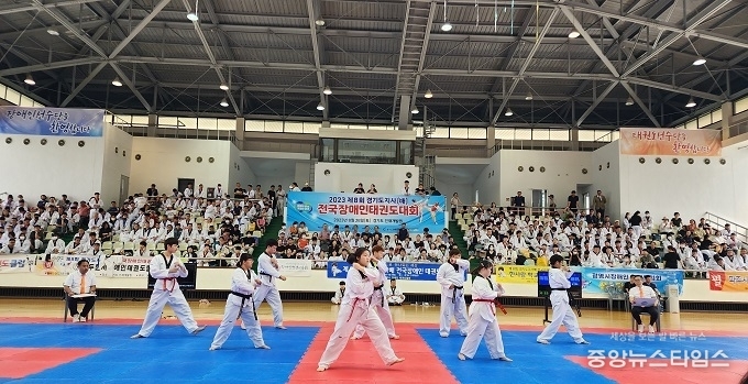 26일 열린 제8회 경기도지사배 전국장애인태권도대회 모습. (경기도장애인체육회 제공)