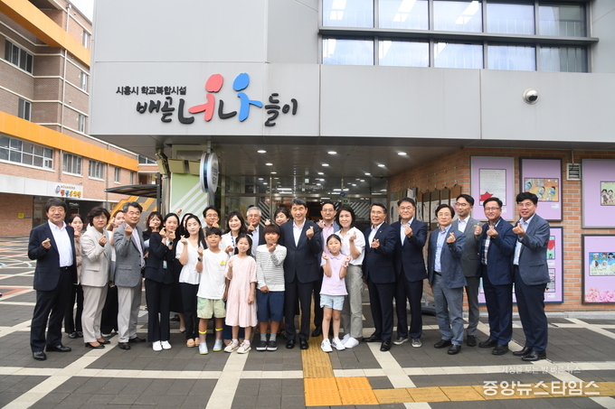 2023년 7월, 이주호 교육부 장관의 시흥시 학교복합시설 ‘배곧너나들이’ 현장 방문.( (시흥시 제공)