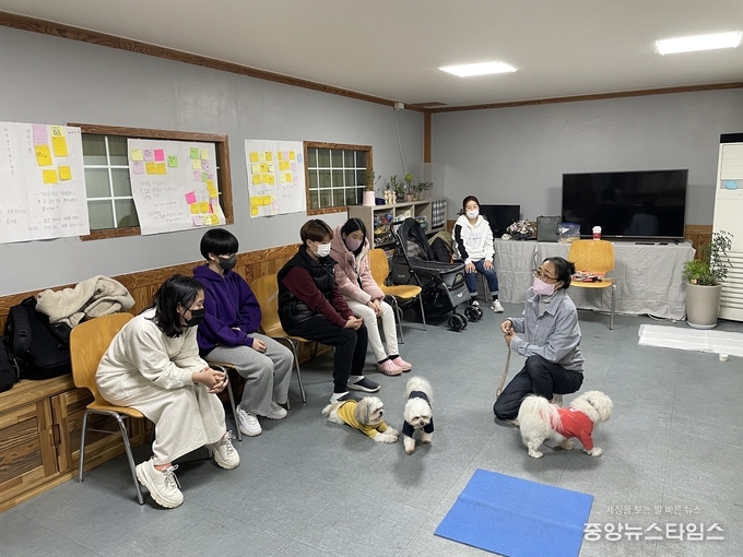 ‘방과후 코디네이터’의 반려동물 관리사 프로그램.(시흥시 제공)