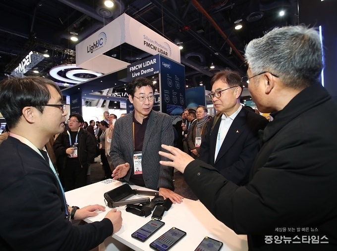 정명근 화성시장 美 라스베가스 CES 2024 참관 모습.(사진=화성시)