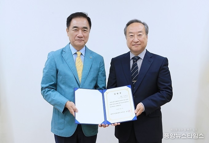 평택시문화재단(이사장 정장선)은 17일 평택시립국악관현악단 상임지휘자에 김재영 중앙대학교 前)교수를 임명했다.(사진=평택시문화재단)