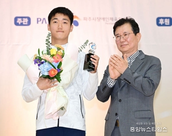 제14회 경기도장애인체육대회 2024 파주’ 최우수선수로 뽑힌 육상 3관왕 이상익(파주시장애인체육회). (사진제공=경기도장애인체육회)
