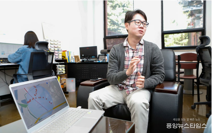 2020년 청년협업마을 가치관 301호 노바시스템 사무실에서 박준식 대표 (시흥시 제공)