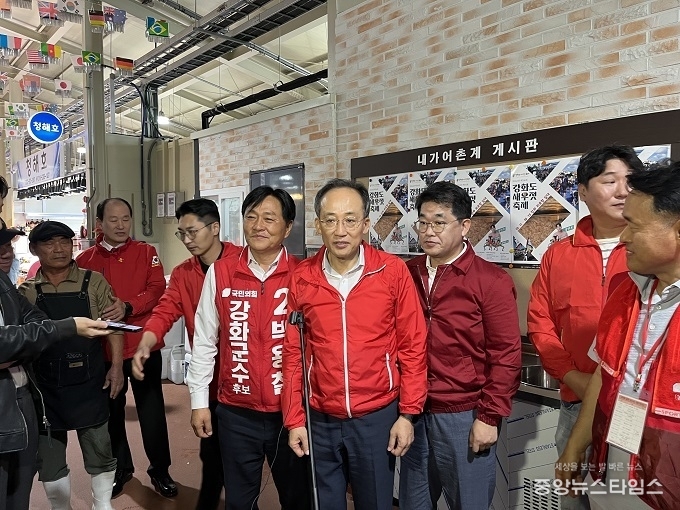 박용철 후보와 추경호 원내대표 외포리 젓갈시장 방문.(사진=박용철 후보)