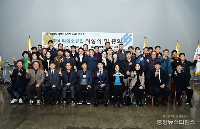 참석자 단체 기념촬영 모습.(사진=화성시의회)