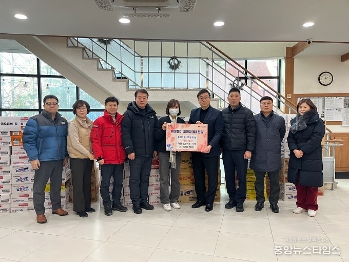 죽전2동 로뎀교회에서 512만원 상당의 라면 320박스를 기탁했다.(사진=용인특례시)