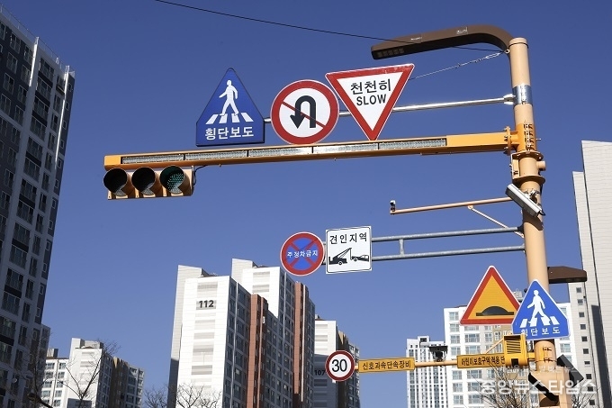 LED 차량신호등 보조장치.(화성시 제공)
