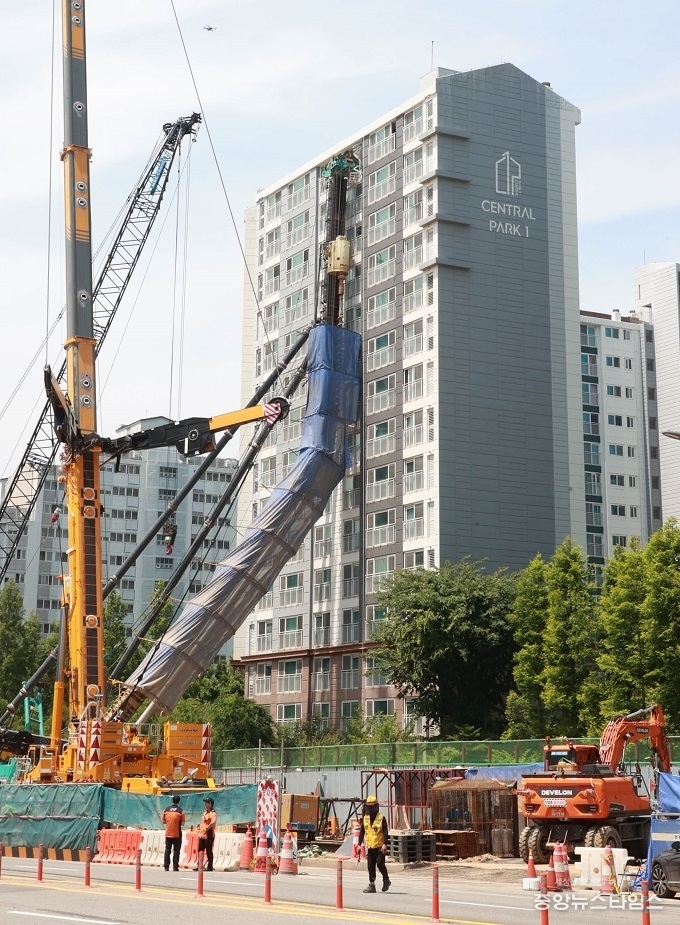 서천동 크레인 전도 현장방문.(용인시 제공)