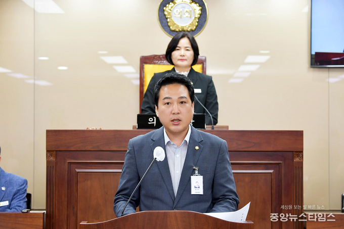대표발의 조례안 설명하는 황선호 의장
