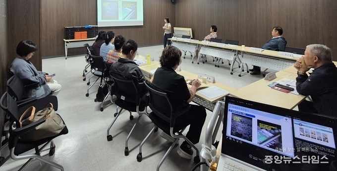 처인구 삼가동은 통장을 대상으로 미세먼지 오존 바로알기 교육을 실시했다.(용인시 제공)