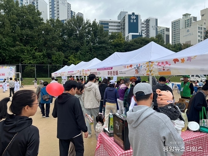 호계3동 제2회 웃음꽃이 활짝 피는 마을축제 운영 부스 현장.(사진=안양시)