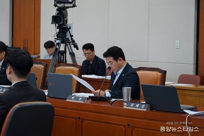 박정 의원 환노위 상임위 전체회의 모습.(사진=박정의원실)