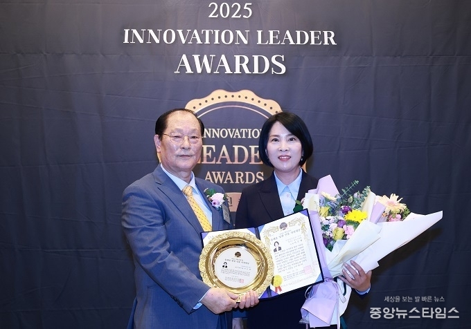 광주시의회 이은채 의원이 29일 여의도 전경련회관에서 개최된 '2025 혁신리더대상(INNOVATION LEADER AWARDS)' 시상식에서 의정발전부문 대상을 수상했다. -(사진=이은채 의원)