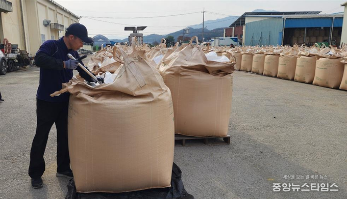 연천군 2025년 공공비축미곡 매입검사 현장.(사진=농관원 경기지원)