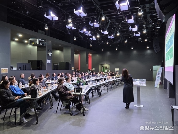 진로교사협의회 자체 회의.(사진=용인시청소년미래재단)