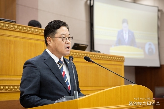 김현수 의원이 ‘양주시 인공지능 기본 조례안’을 대표 발의하고 있다.(양주시의회 제공)