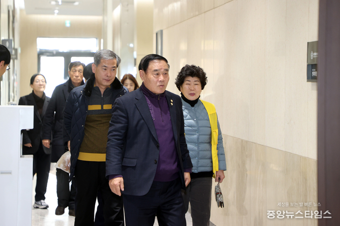 이재식 의장이 24일 대한적십자 예천지보면 회원 기관방문 맞이 자원봉사 현장을 방문했다.(사진=수원특례시의회)