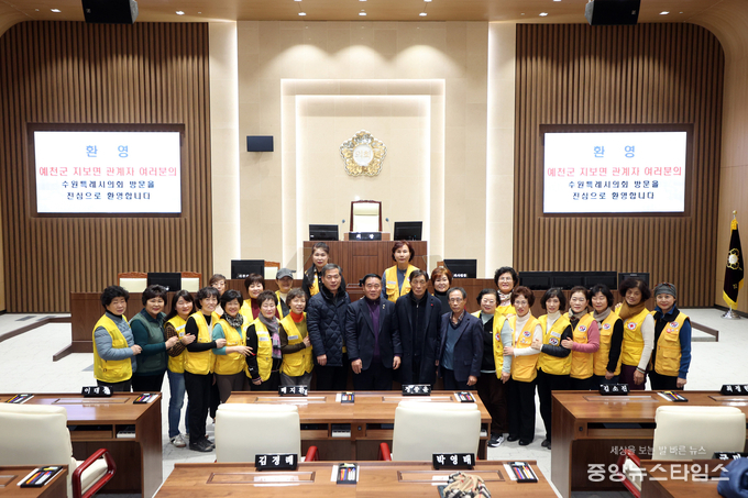 이재식 의장이 대한적십자 예천지보면 회원과 단체기념촬영 모습.(사진=수원특례시의회)