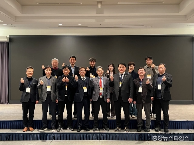 대한공간정보학회 신년학술대회 참석자 기념촬영 모습.(인천시 제공)