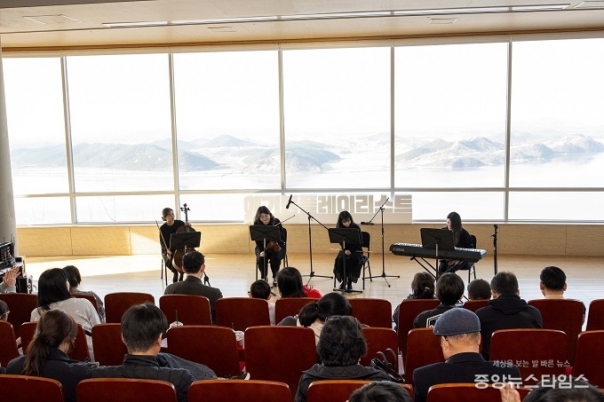애기봉플레이스트 클래식 연주.(김포시 제공)
