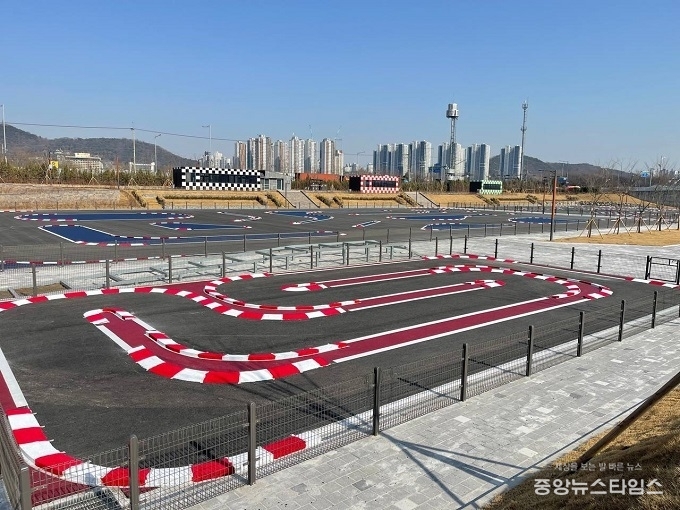 달빛공원(송도동 25 일원)에 조성된 RC스포츠 경기장 전경.(인천시 제공)