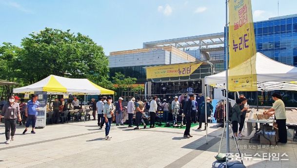 ‘경기 문화누리카드 찾아가는 문화서비스’ 누리터 운영 현장(1)수원시 장안구청 광장