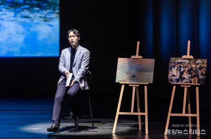 브런치콘서트 4월 공연 모습 - 정우철 해설가