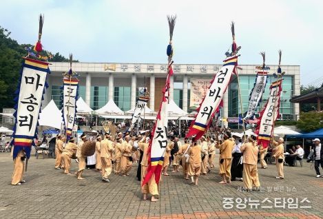 2023 통진두레단오제에서 김포통진두레놀이 시연을 선보이고 있다. 서울편입이 되면 김포문화유산에 대한 지원의 폭도 넓어질 것으로 보인다.
